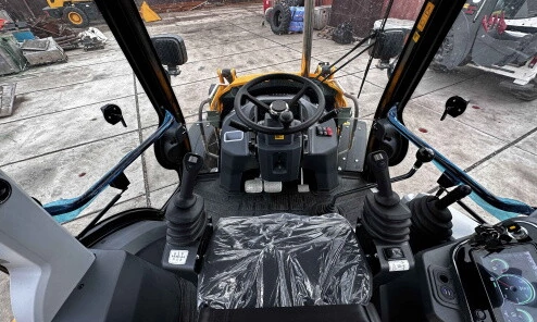 Экскаватор-погрузчик Lonking 83C (Carraro)